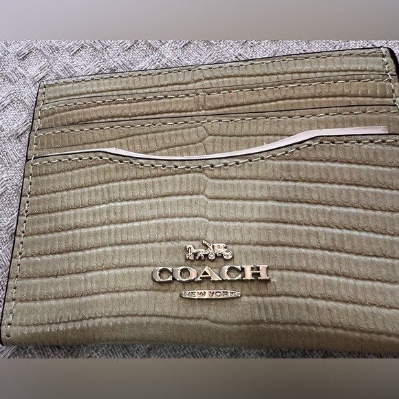 NWT, gorgeous Coach Slim ID Card Case in pale green with silver pinmount logo - Picture 6 of 13
